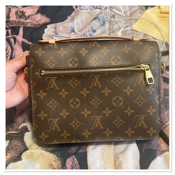 🎈SOLD🎈Like new Louis Vuitton Pochette Métis - Picture 14 of 15